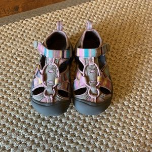 Girls Keen size 10